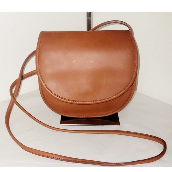 Coach Handbags - Coach Vintage Casey British Tan Leather Round Flap Crossbody Bag